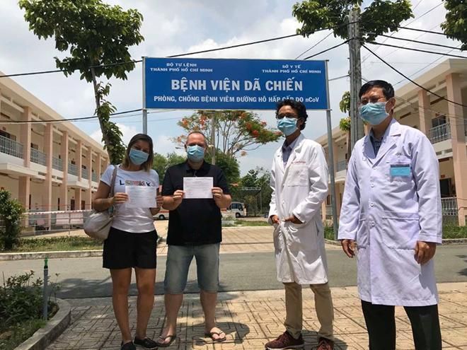 Bệnh nhân được trở về nhà sau khi điều trị covid 19