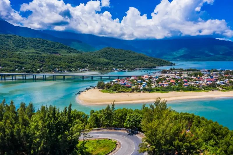 Vịnh biển Lăng Cô