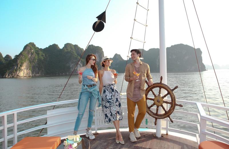 Đi du thuyền ngắm vịnh - trải nghiệm tuyệt đối không thể bỏ qua
