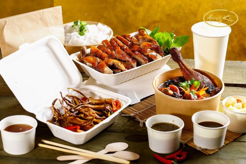 Combo mâm vịt quay ăn kèm với bún và nước chấm