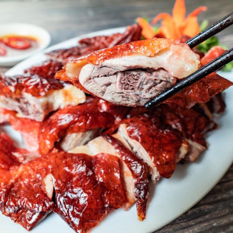 Thịt vịt thơm mềm với lớp da giòn ruộm
