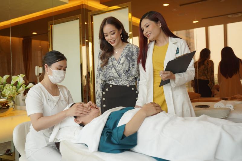VITA Clinic là chuỗi thẩm mỹ viện chuyên điều trị da bằng công nghệ cao và cải thiện các vấn đề về sức khoẻ bằng liệu pháp tế bào