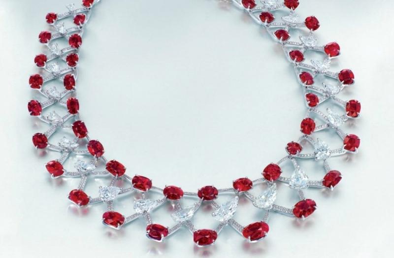 Vồng cổ kim cương Magnificent Ruby