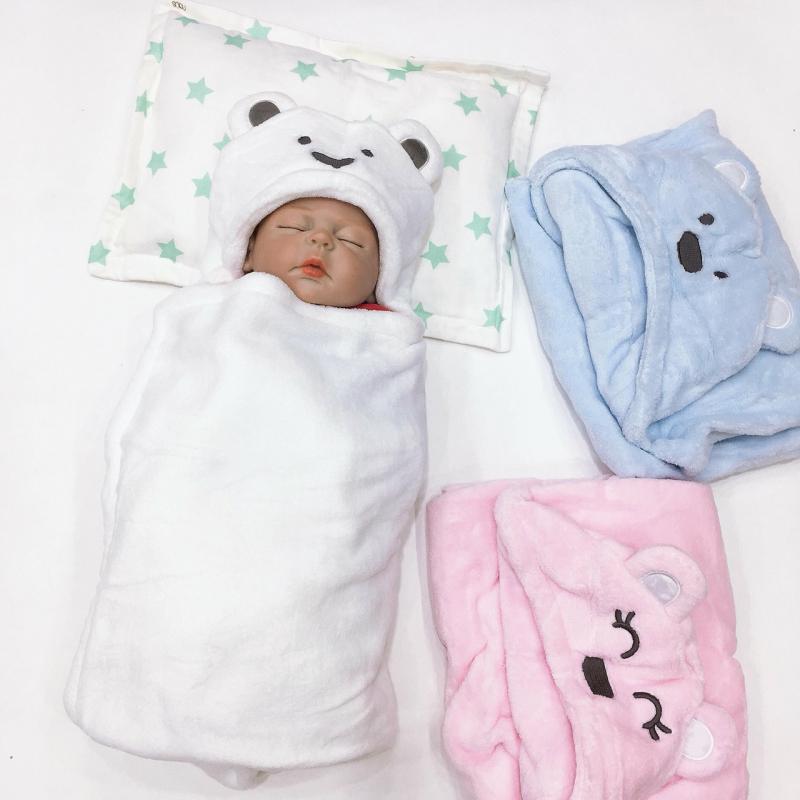 Vừa tắm nắng, vừa ủ bé