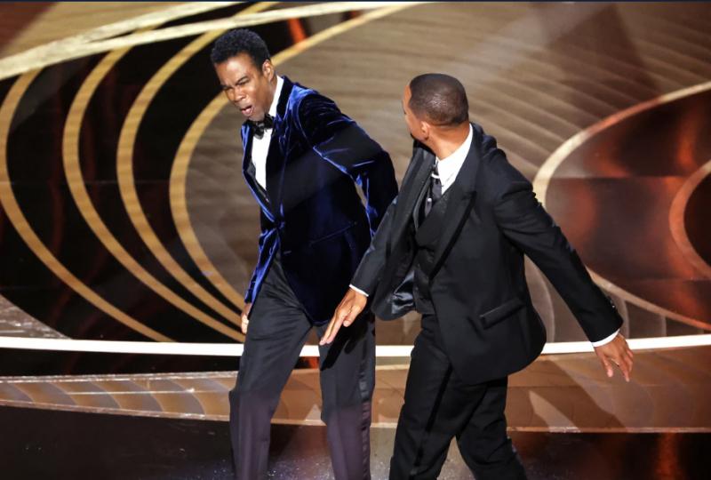 Will Smith tát Chris Rock