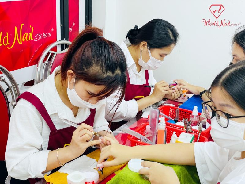 World Nail School