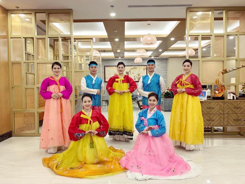 Trang phục biểu diễn Cao Tùng