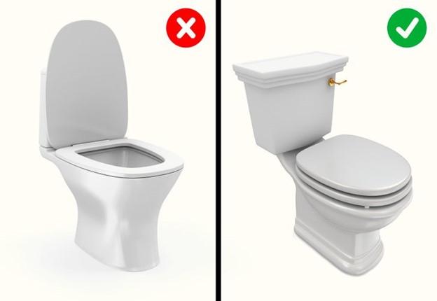 Xả nước khi mở nắp bồn cầu