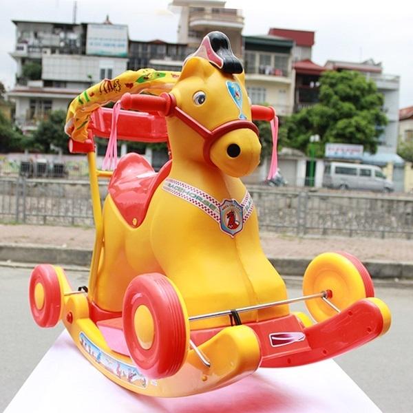 Một kiểu xe bập bênh với thiết kế cầu kỳ hơn
