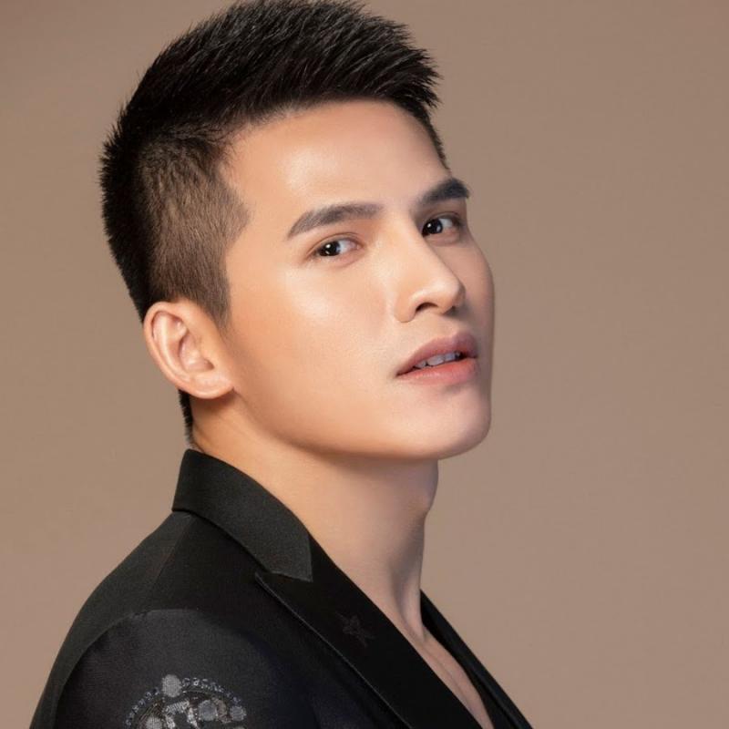 Ca sĩ Quốc Thiên