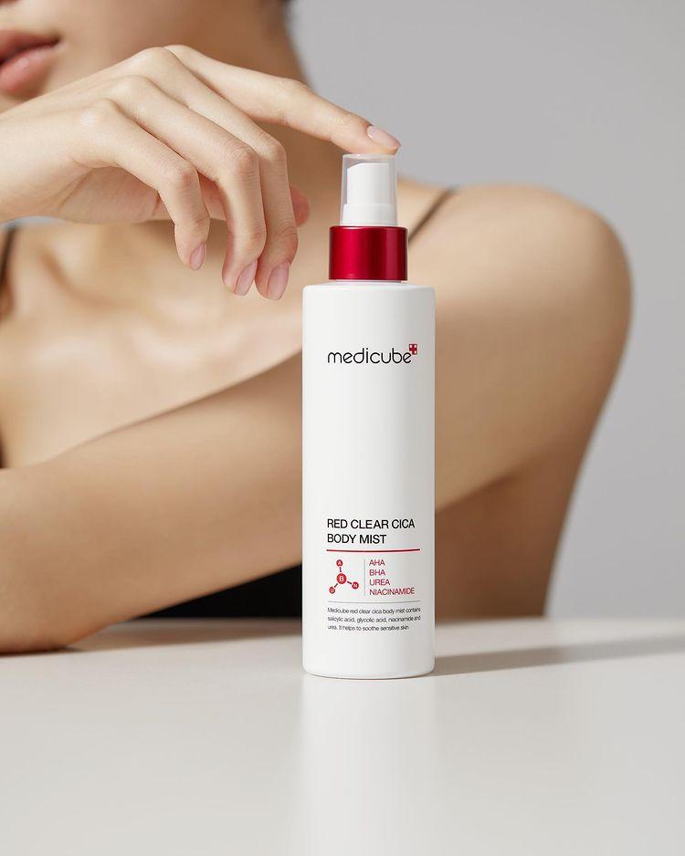 Xịt dưỡng thể giảm mụn medicube Red Clear Cica Body Mist