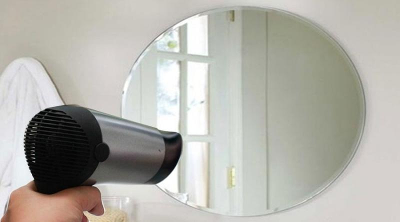 Xóa bỏ vết hơi trên gương