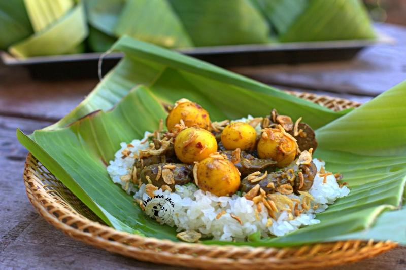 Xôi trứng non lòng gà