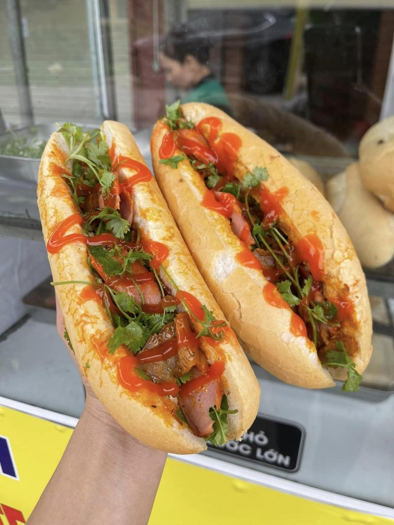 Bánh Mì Pate Xíu