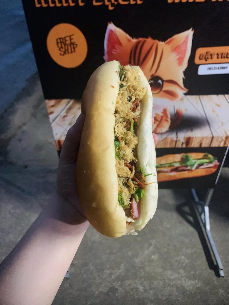 Bánh Mì Mèo Con