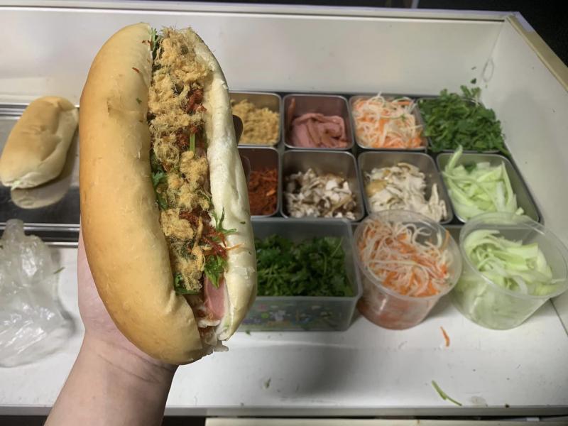 Bánh Mì Mèo Con