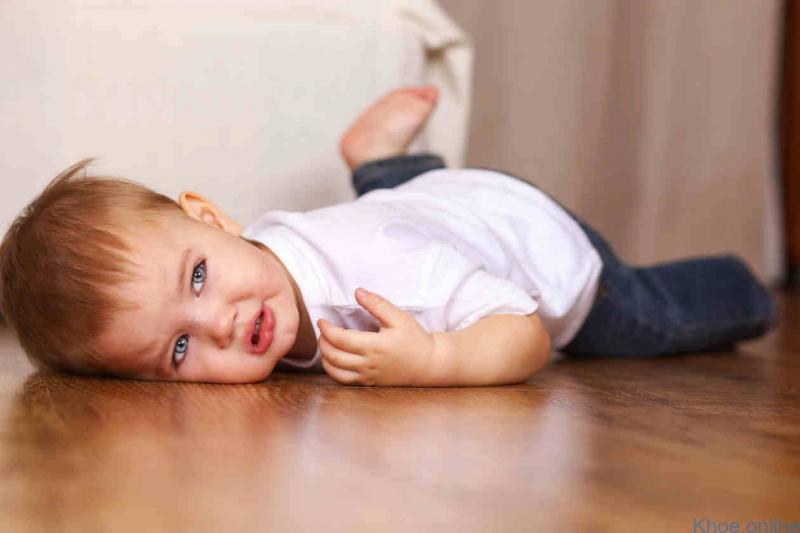 Trẻ nhỏ có thể xuất hiện những cơn động kinh khi uống quá liều