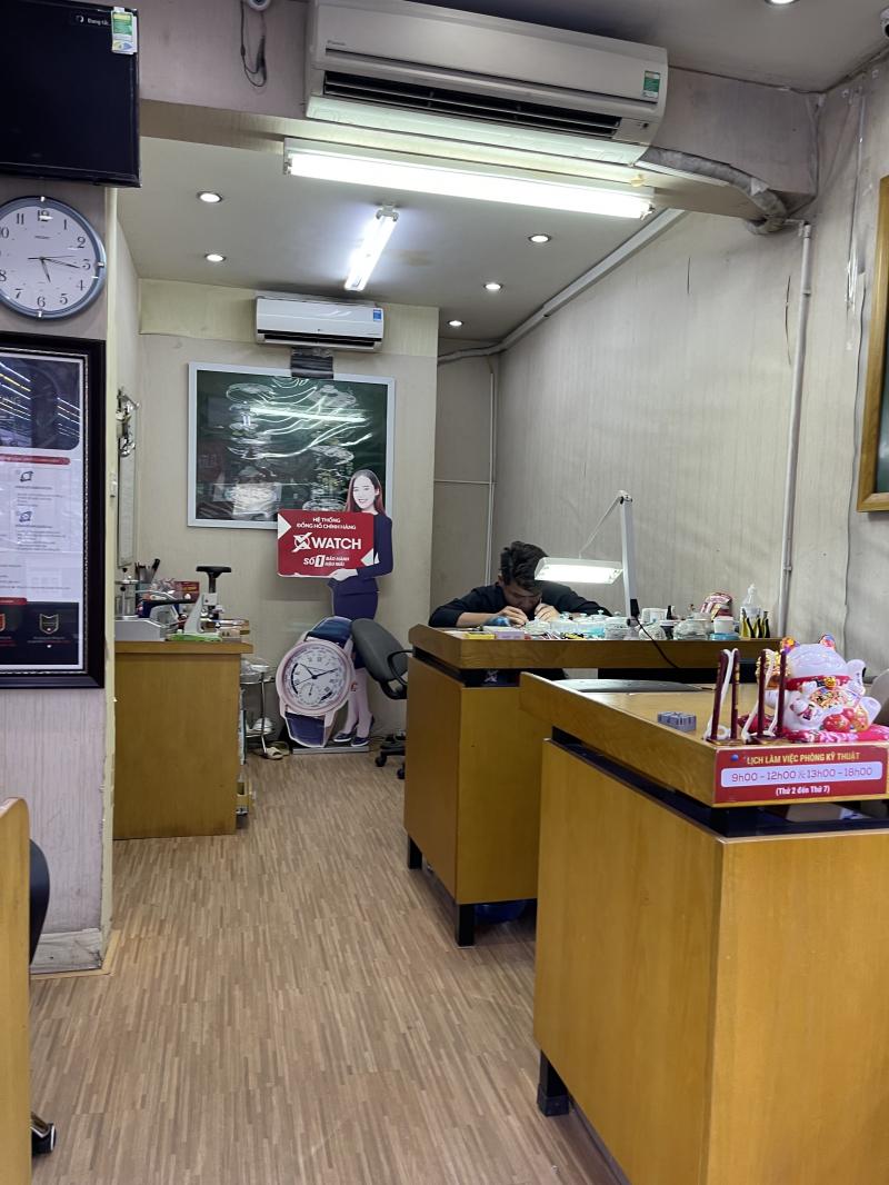 Bác sĩ đồng hồ giỏi và giàu kinh nghiệm