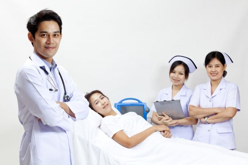 Bác sĩ, y tá, hộ lý là những ngành học không bao giờ hết hot trong xã hội hiện đại