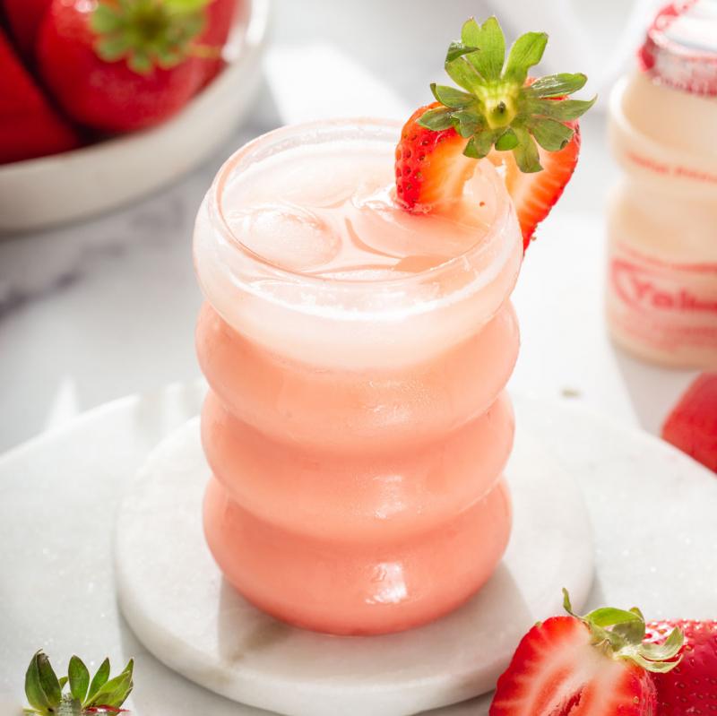 Yakult dâu tây