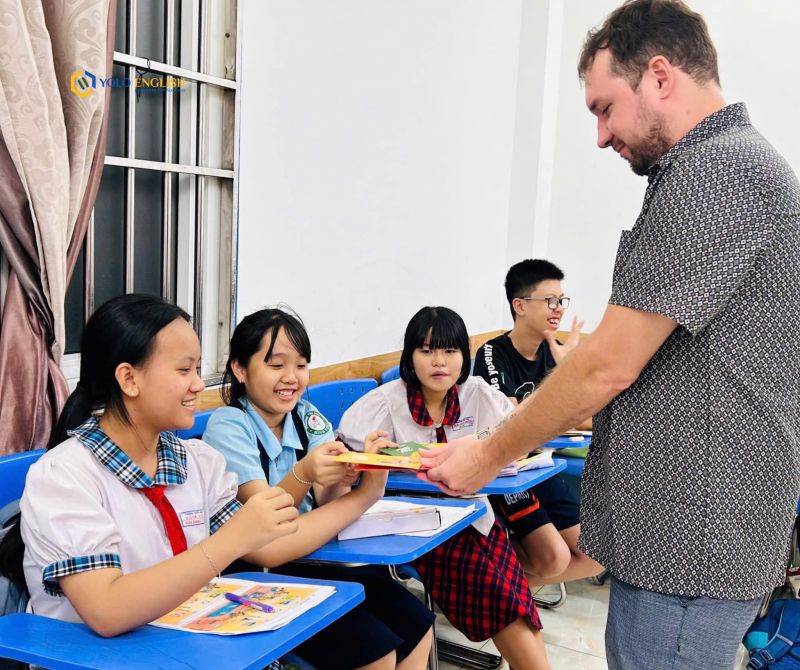 Yolo English Center